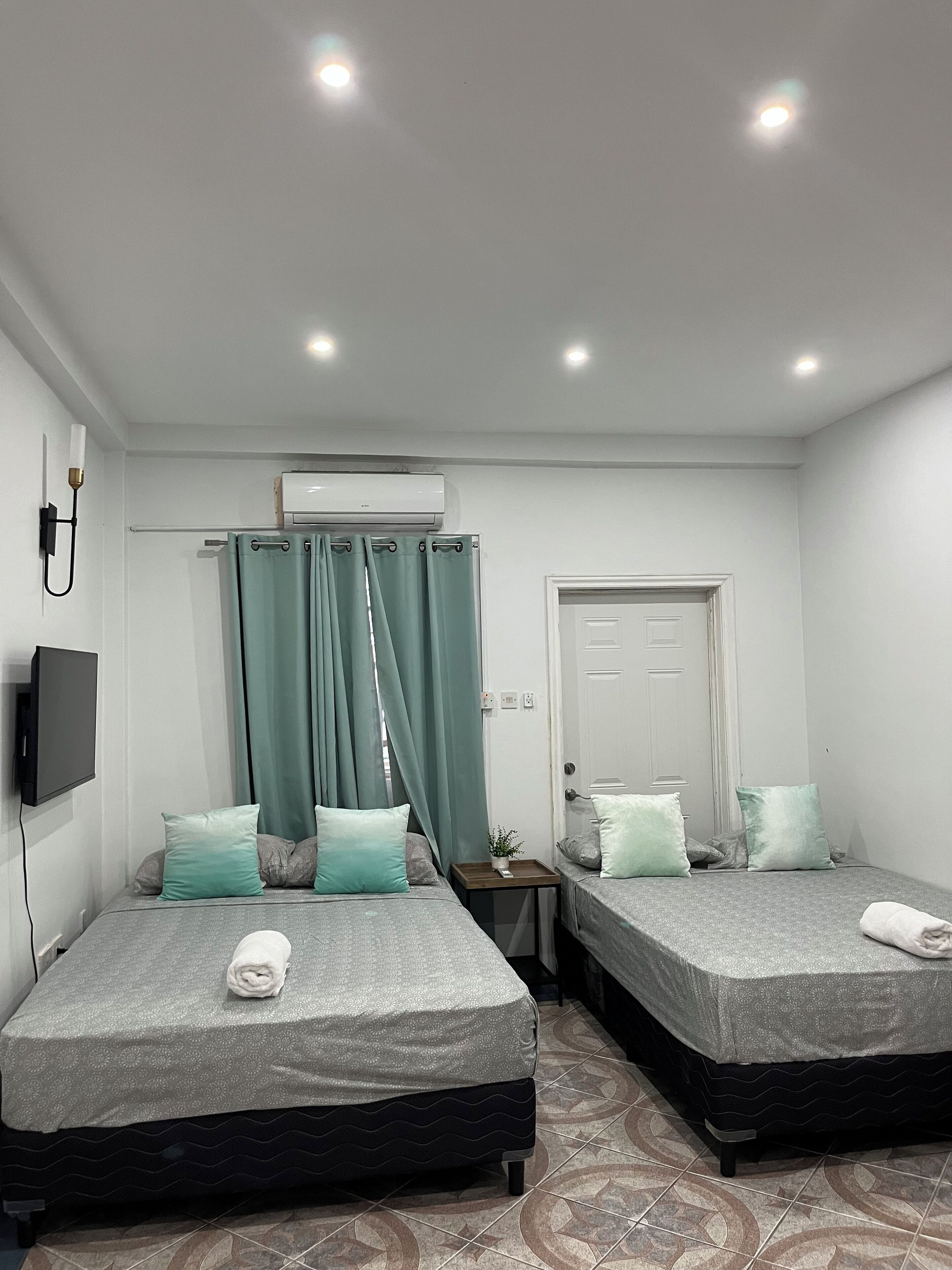 4 chambres, fer et planche à repasser, Wi-Fi gratuit, draps fournis