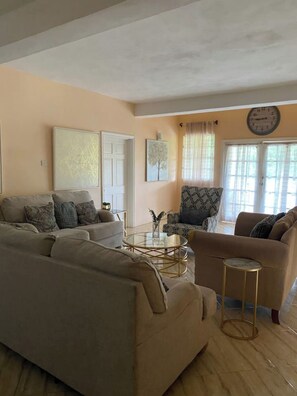 Smart TV - richardsons place (Gros Islet)