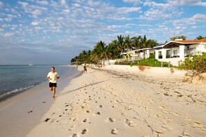 Una playa cerca, toallas de playa