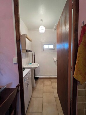 Shower, hair dryer, toilet paper - Self-contained studio at the gateway to the Cévennes (Boisset-et-Gaujac)