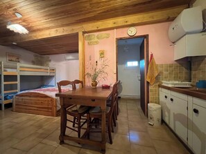 Dining - Self-contained studio at the gateway to the Cévennes (Boisset-et-Gaujac)