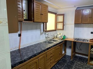 Private kitchen - غرفة مفوشة مشتركة One-Bedroom Apartment (Beni Enzar)