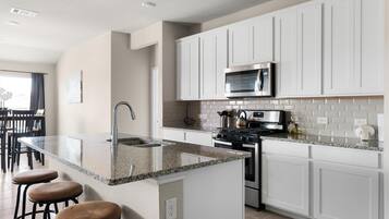 Luxury House, Multiple Beds, Non Smoking, Patio | Private kitchenette | Coffee/tea maker, electric kettle