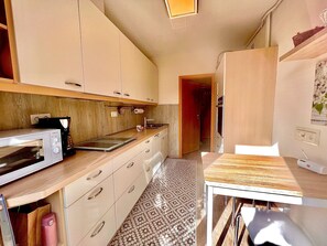 Fridge, microwave, oven, dishwasher - Baltic Sea Apartment and Penthouse (Kiel)