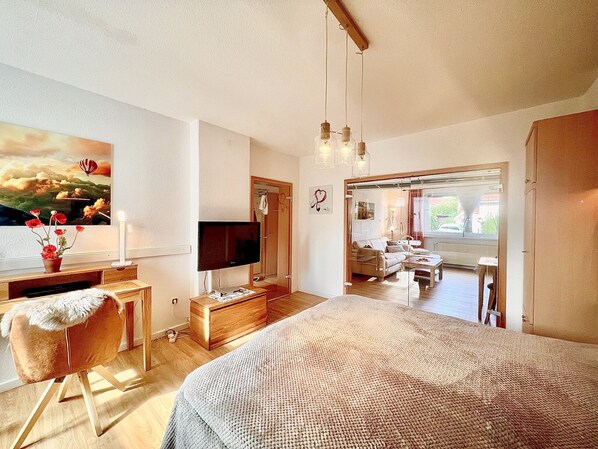 2 bedrooms, iron/ironing board, free WiFi, bed sheets - Baltic Sea Apartment and Penthouse (Kiel)