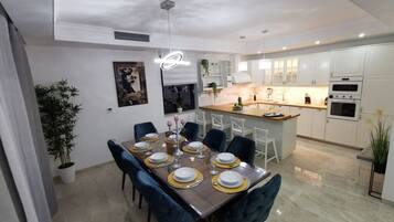 Villa | Dining