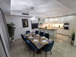 Villa | Dining