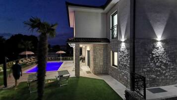 Villa | Pool | Outdoor pool