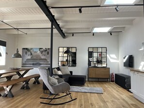 Living area - Simmerdeis on the Gracht Loft Apartment 2 (Friedrichstadt)