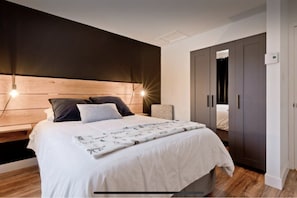 Decoración personalizada, muebles diferentes y cortinas blackout