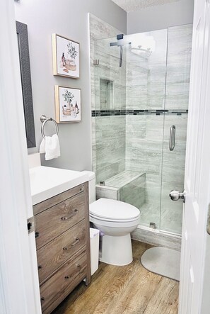 Shower, hair dryer, towels, soap - Cozy place in the heart of Tallahassee (Tallahassee)