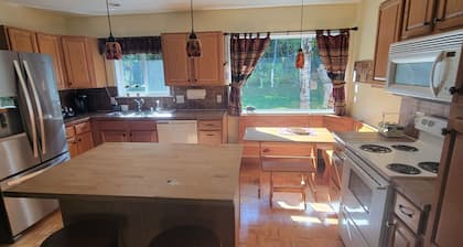 Enjoy your stay at the Grizzly Inn in the quaint community of Willow Alaska!