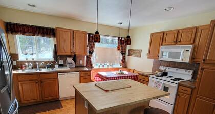 Enjoy your stay at the Grizzly Inn in the quaint community of Willow Alaska!