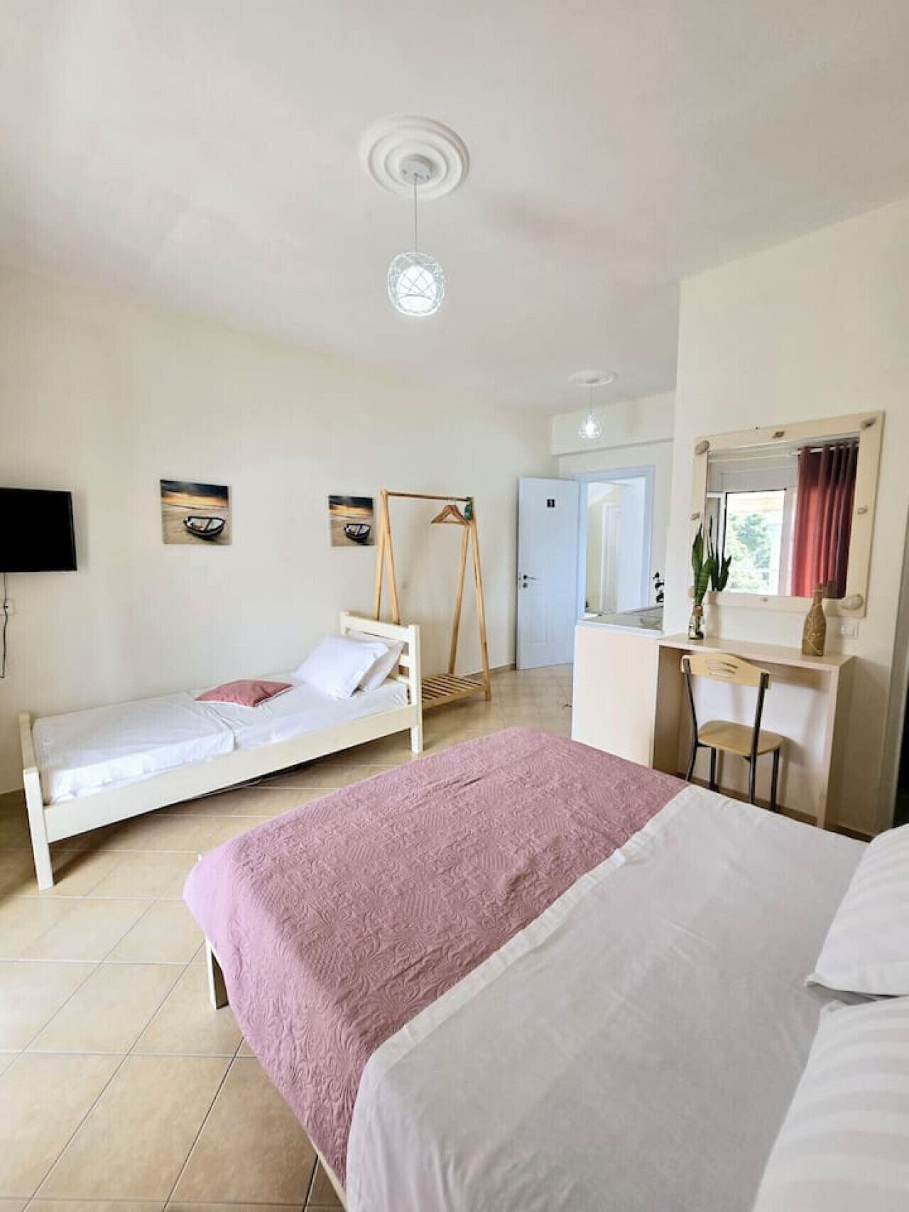 1 bedroom, desk, WiFi (free), bed sheets