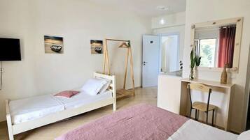 1 bedroom, desk, WiFi (free), bed sheets