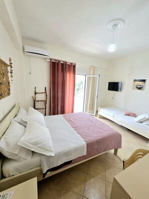 1 bedroom, desk, free WiFi, bed sheets