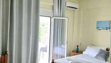 1 bedroom, desk, free WiFi, bed sheets