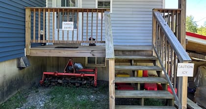 Cozy B&B in walking distance to onsite tasting room in Lee!