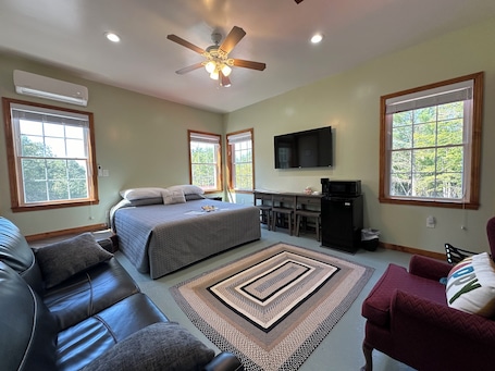 1 室のベッドルーム、WiFi、ベッドシーツ. Cozy B&B in walking distance to onsite tasting room in Lee!