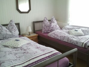 Mobile Home | 5 bedrooms, individually furnished, iron/ironing board - Kaufmann Comfortable Holiday Residence (Bergisch Gladbach)