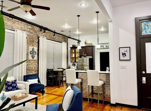 Unit A - 2-bedroom 2 bath condo in wonderful Downtown Hammond with AC, WiFi