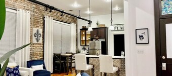 Unit A - 2-bedroom 2 bath condo in wonderful Downtown Hammond with AC, WiFi