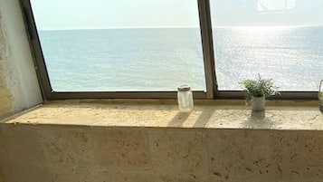 标准双人房, 1 张大床, 空调, 海景 | 迷你吧、免费 WiFi