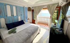 Standard Room, 1 King Bed, Balcony, Sea View