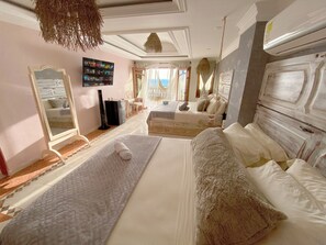 Kamar Double Standar, Beberapa Tempat Tidur, balkon, pemandangan laut | Minibar dan Wi-Fi gratis