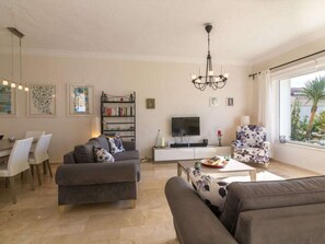 Villa | Wohnbereich | Kamin