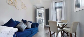 Comfortable 2BR Home 10 Min to Durham Cathedral