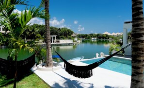 Pool - Villa Marina 

New Luxurious Waterfront villa (Puerto Aventuras)