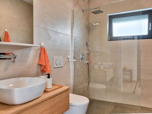 Bathroom - Solis With Heated Pool (Liznjan)