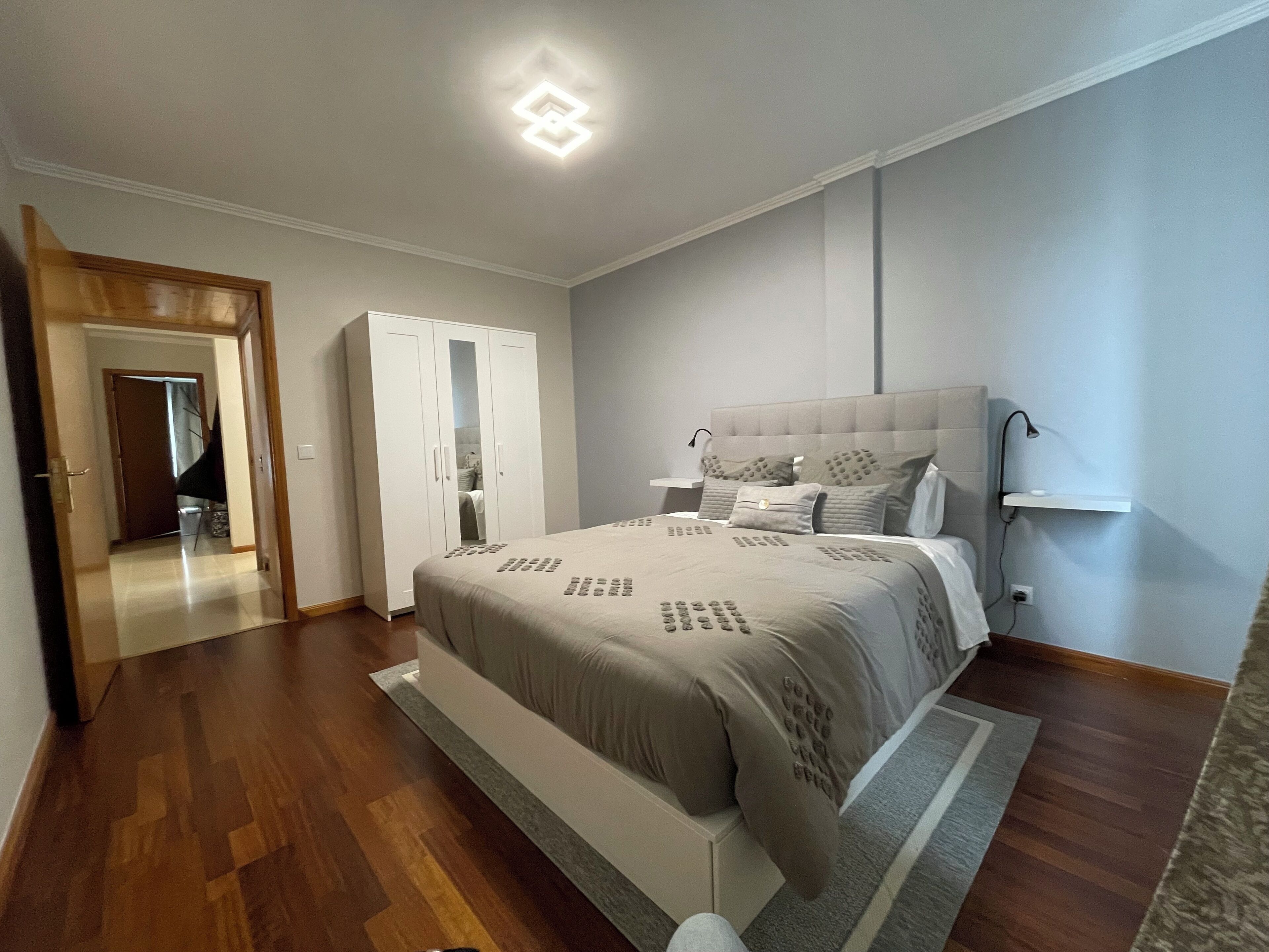 5 bedrooms, free WiFi, bed sheets