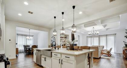 Family-Friendly Luxury Home w/Media Room, Near SA & ATX, Long Stays Welcome