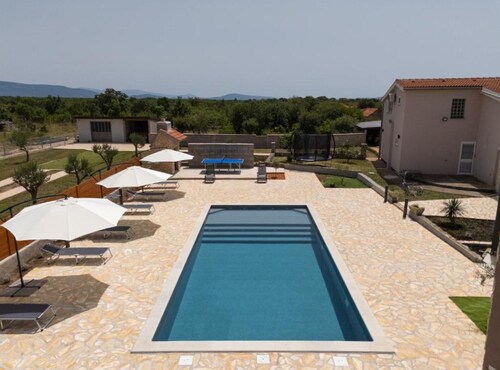 Five Bedroom Villa With Pool