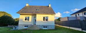 Exterior - Family home in Brittany, close to the sea and amenities! (Plédran)