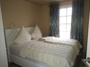 2 bedrooms, individually furnished - Klabautermann Comfortable Holiday Residence (Krummhoern)