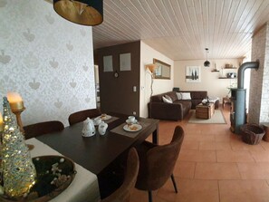 Dining - Klabautermann Comfortable Holiday Residence (Krummhoern)