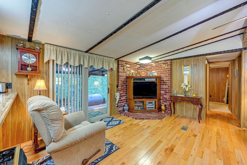 Creek Access & Spacious Yard: Quiet Sylva Home! - Sylva, NC
