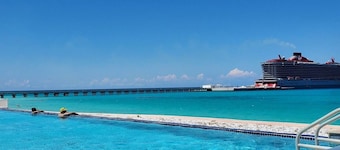 Over the top Penthouse Villa- Resorts World Bimini