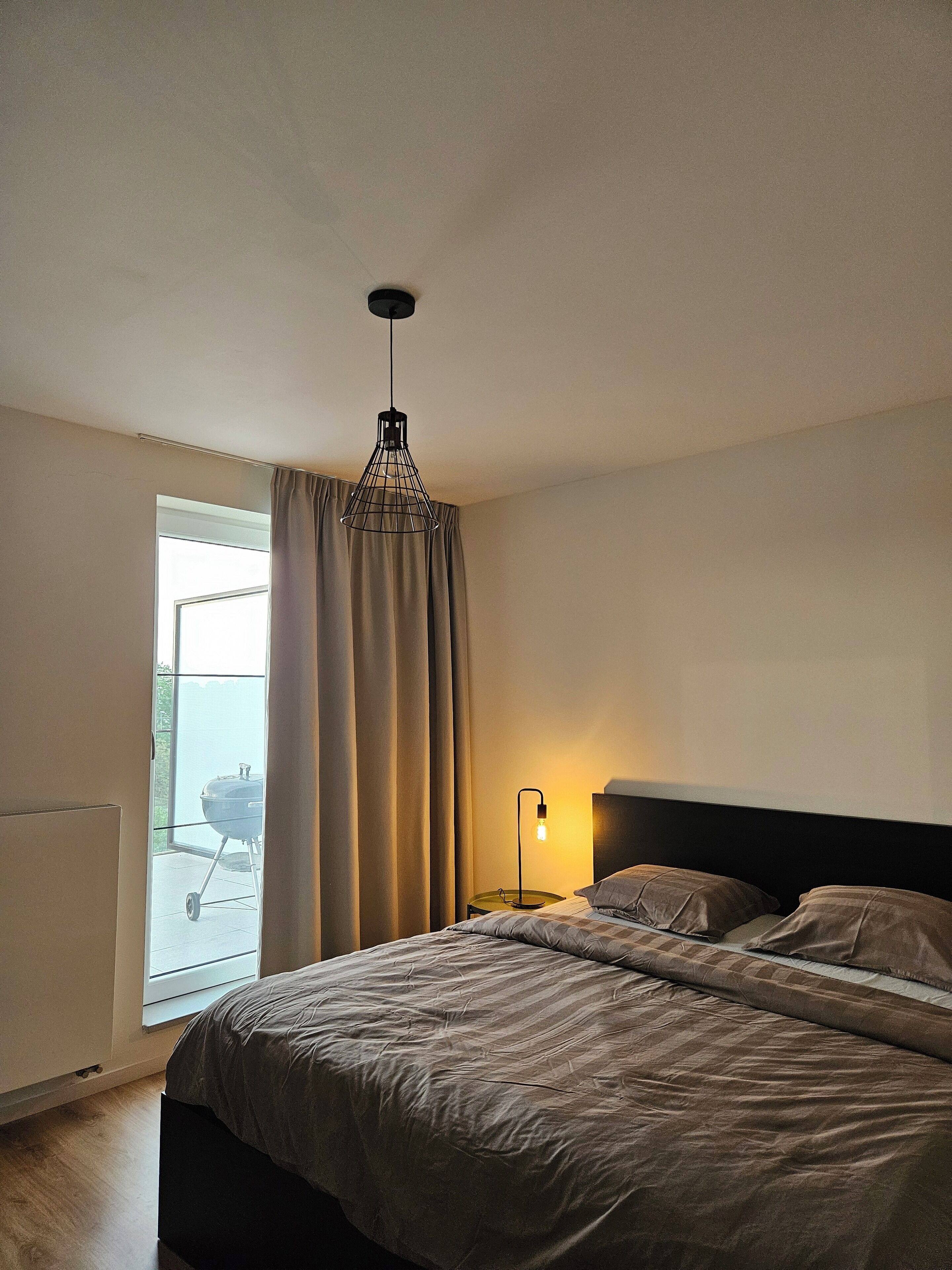 1 slaapkamer, een strijkplank/strijkijzer, gratis wifi, beddengoed