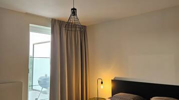 1 slaapkamer, een strijkplank/strijkijzer, gratis wifi, beddengoed