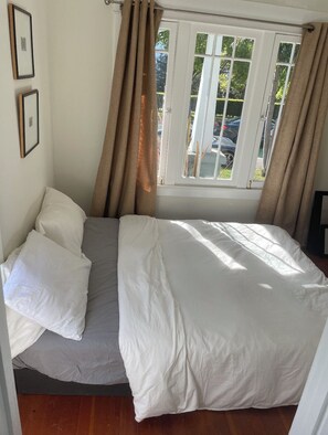 2 bedrooms, iron/ironing board, WiFi, bed sheets
