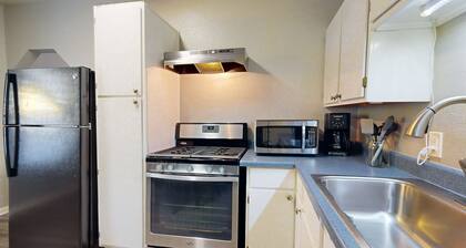 Quaint 2-bedroom beach home with enclosed backyard private W/D