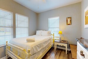 2 sovrum, internet och sängkläder