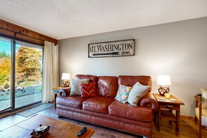 TV - Heart of Mount Washington Valley close to ski, hike, shops & Storyland (Bartlett)