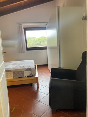 1 bedroom, WiFi, bed sheets - Carolina Apartment In Stintino, 4 sleeps  (Punta de Su Turrione)