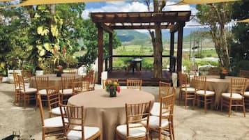 Outdoor dining