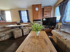 Cabin | Living area - 3 Bed Cabin Sleeps 6 With Balcony (Rhyl)